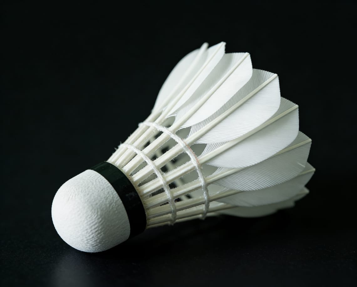 Yesporting badminton Feather Shuttlecock vs custom Yonex badminton Aerosensa alternative 02 03 05 06 20 30 50 60 styles at badmintonsupplier.com Made In China